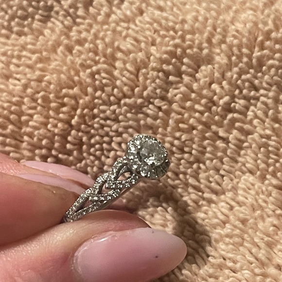 Wedding engagement ring and band - Picture 4 of 7